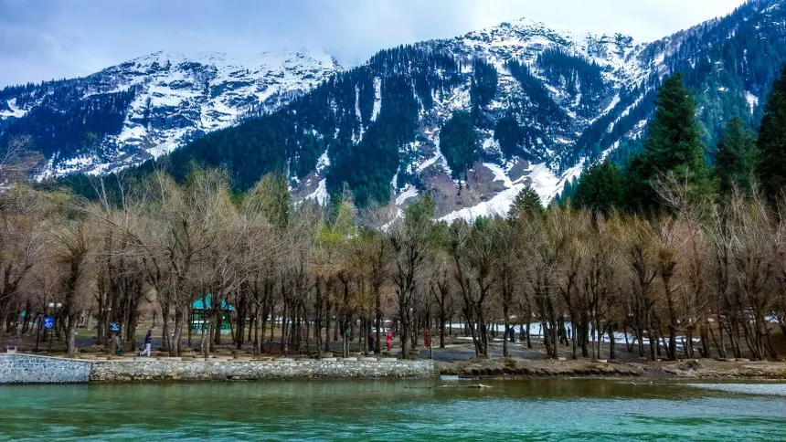 Lidder riverbank with towering snow-capped mountain amphitheater