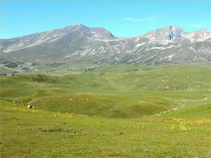 Tosamaidan high altitude pastures with Pir Panjal rocky ridges