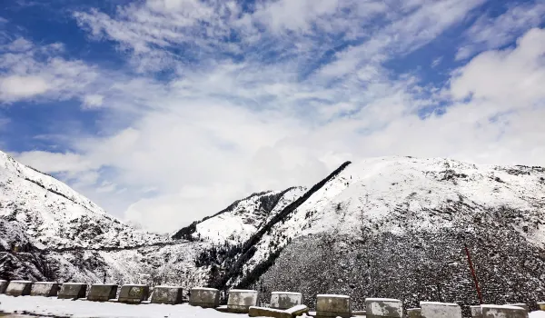 Sinthan Top pass road covered in thick snow Kishtwar